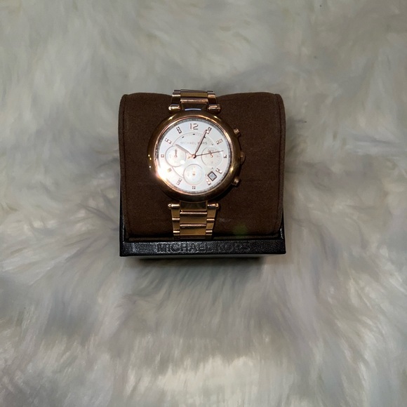 BRAND NEW (WOT) 🌹Rose Gold🌹 Micheal Kors watch - Picture 3 of 4